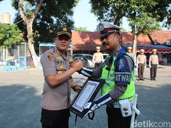 Polisi Bojonegoro yang Razia Bapaknya Sendiri Dapat Penghargaan