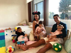 Cristiano Ronaldo: Momong Anak Nomor 1, Latihan Jalan Terus