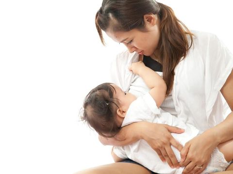 Bayi Mengalami Tongue Tie, Apakah Harus Operasi?