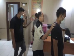 Rampas Paksa Mobil dengan Aniaya, 4 Debt Collector Dibekuk