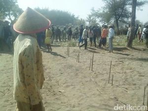 Tolak Pemagaran Lahan, Warga Urut Sewu Kebumen Bentrok dengan TNI Tolak Pemagaran Lahan, Warga Urut Sewu Kebumen Bentrok dengan TNI