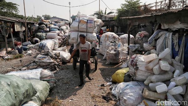 Mengubah Sampah Mendulang Rupiah