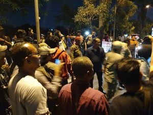 Demo di Depan Kantor BPN Bekasi Berakhir Ricuh, 4 Orang Diamankan Demo di Depan Kantor BPN Bekasi Berakhir Ricuh, 4 Orang Diamankan