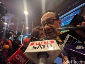 Cerita Akbar Tandjung Salat Dekat Habibie dan Doakan Kesembuhan Cerita Akbar Tandjung Salat Dekat Habibie dan Doakan Kesembuhan
