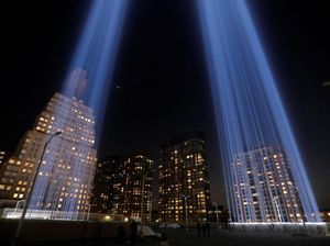 Potret Cahaya Kembar di Peringatan 18 Tahun Tragedi 9/11 Potret Cahaya Kembar di Peringatan 18 Tahun Tragedi 9/11