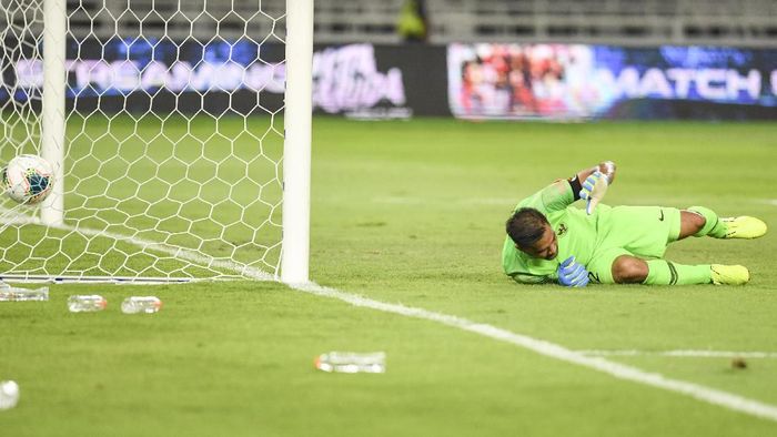 Kiper Indonesia Andritany Ardhiyasa dicemooh suporter dalam kekalahan dari Thailand. (Foto: Hafidz Mubarak A / Antara Foto) Kiper Indonesia Andritany Ardhiyasa dicemooh suporter dalam kekalahan dari Thailand. (Foto: Hafidz Mubarak A / Antara Foto)