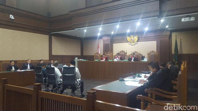 Saksi Ini Mengaku Beri Uang Rp 300 Juta ke Bowo Sidik untuk Kampanye Saksi Ini Mengaku Beri Uang Rp 300 Juta ke Bowo Sidik untuk Kampanye