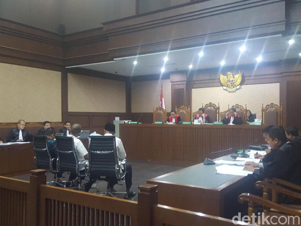 Saksi Ini Mengaku Beri Uang Rp 300 Juta ke Bowo Sidik untuk Kampanye Saksi Ini Mengaku Beri Uang Rp 300 Juta ke Bowo Sidik untuk Kampanye
