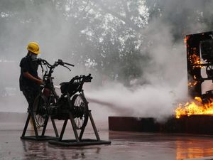Bayar SPBU Pakai Uang Digital Handphone Aman, Asal...