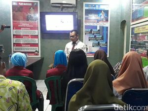 Pelanggar Operasi Patuh di Bojonegoro Dimotivasi Lewat Hipnotraffic Pelanggar Operasi Patuh di Bojonegoro Dimotivasi Lewat Hipnotraffic