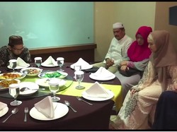 Begini Momen Marcella Simon Mualaf Dibimbing Ustaz Adi Hidayat