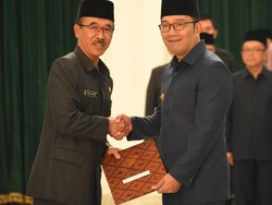 Lantik Sekda Pemprov Jabar, Ini Pesan Ridwan Kamil