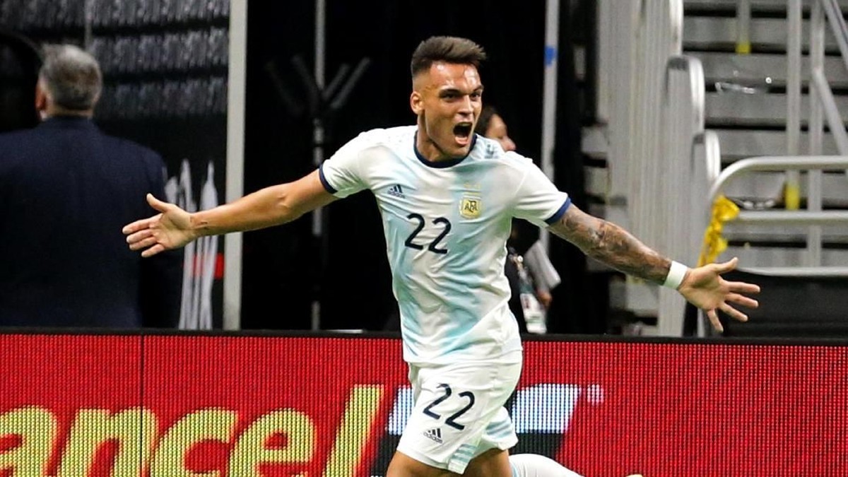 Lautaro Martinez mencetak hat-trick dalam kemenangan Argentina atas Meksiko. (Foto: Edward A. Ornelas/Getty Images)