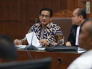 Bowo Sidik Jalani Sidang Tuntutan Kasus Suap-Gratifikasi Hari Ini Bowo Sidik Jalani Sidang Tuntutan Kasus Suap-Gratifikasi Hari Ini