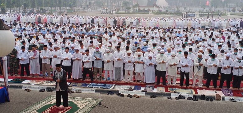 Titik Api Masih Banyak di Riau, Pemprov Gelar Salat Minta Hujan