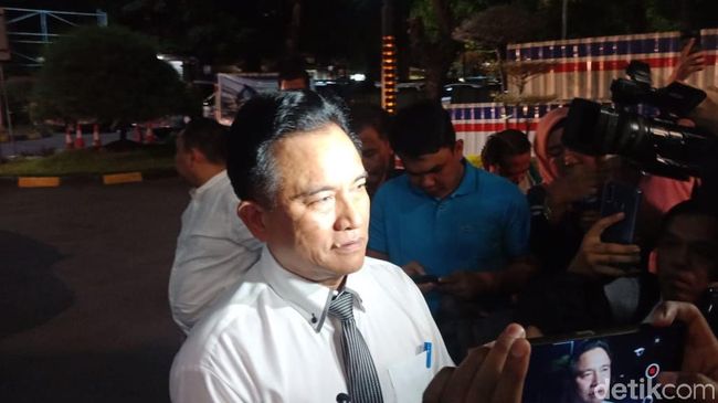 Yusril Kenang Proses Pergantian Presiden Soeharto ke BJ Habibie Yusril Kenang Proses Pergantian Presiden Soeharto ke BJ Habibie