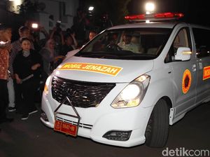 Suasana di Rumah Duka Saat Jenazah Habibie Tiba Suasana di Rumah Duka Saat Jenazah Habibie Tiba