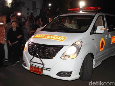 Suasana di Rumah Duka Saat Jenazah Habibie Tiba