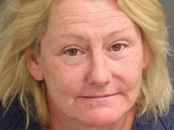 Wanita Ini Cari Rokok di Taman Rekreasi, Tidak Dapat & Tampar Orang