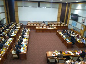 Menlu Pastikan Tak Ada WNI Terdampak Langsung Demo Hong Kong