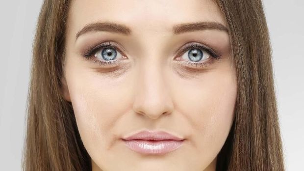 ilustrasi mata hitam, ilustrasi kantung mata Aging. Mature woman-young woman.Face with skin problem
