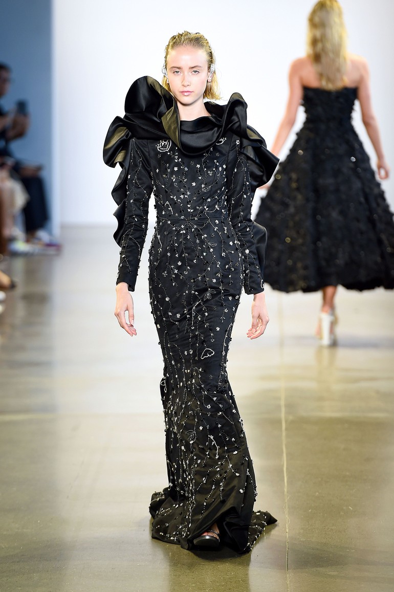 Empat desainer Indonesia yaitu Julianto, Maggie Hutauruk Eddy (2Madison), Yogiswari Pradjanti, dan Ayumi memamerkan karya penuh warna di New York Fashion Week: The Shows yang digelar di Galery II, Spring Studios, New York. Senin 9/9/2019. Photo by Ilya S. Savenok/Getty Images