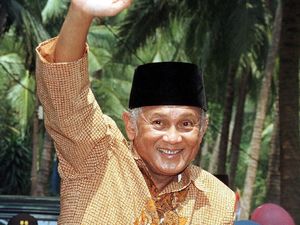 BJ Habibie Pernah Bawa RI Keluar dari Krismon 1998