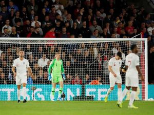 Inggris: Depan Ampuh, Belakang Rapuh