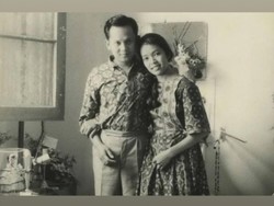 Kirim Al Fatihah, Syahrini Doakan BJ Habibie Bertemu Ainun
