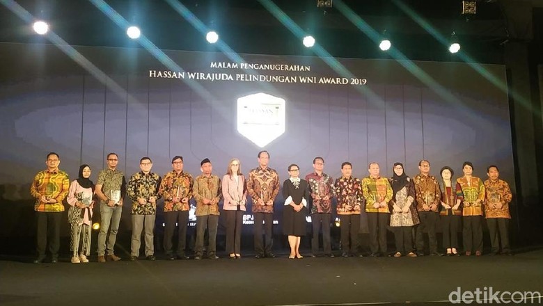 detikcom Terima Hassan Wirajuda Perlindungan WNI Award dari Kemlu