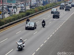Geger Rombongan Wapres Nyaris Disusupi Pengendara Mini Cooper Geger Rombongan Wapres Nyaris Disusupi Pengendara Mini Cooper