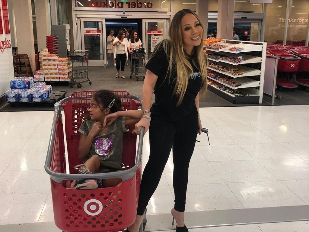 Ibunya Tajir Melintir, Anak Mariah Carey Pilih Shopping di Tempat Tak Terduga Ibunya Tajir Melintir, Anak Mariah Carey Pilih Shopping di Tempat Tak Terduga
