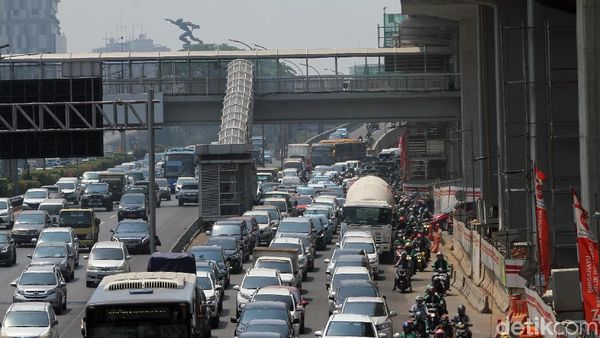 Suasana Tiga Ruas Jalan di Jakarta yang Bebas Ganjil Genap