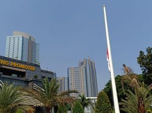 Pengibaran Bendera Setengah Tiang di Polda Metro untuk Hormati Habibie