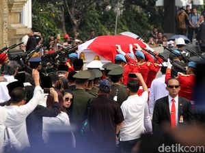 Saat Jenazah BJ Habibie Diiringi Tahlil