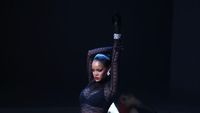 Rihanna Gelar Fashion Show Lingerie, Gaya Tamunya Nggak Kalah Seksi
