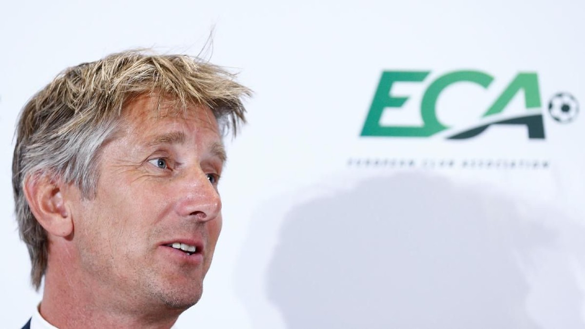 Edwin van der Sar tolak tawaran balik ke Manchester United (REUTERS/Denis Balibouse)