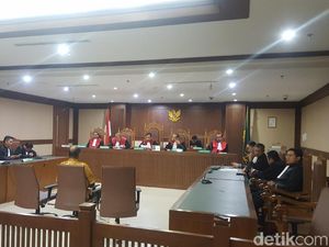 Suap Dana Hibah, Pejabat Kemenpora Divonis 4,5 Tahun Penjara Suap Dana Hibah, Pejabat Kemenpora Divonis 4,5 Tahun Penjara