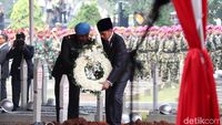 Momen Jokowi Pimpin Prosesi Pemakaman BJ Habibie