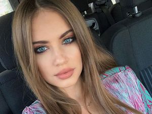 Pose Wanita Tercantik yang Fotonya Dianggap Melecehkan Peristiwa 9/11