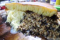 Martabak Flamboyan: Legit Empuk Martabak Manis Klasik yang Selalu Ngangeni