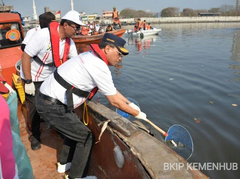 Cara Menhub Kurangi Pencemaran Laut dari Sampah Plastik Cara Menhub Kurangi Pencemaran Laut dari Sampah Plastik