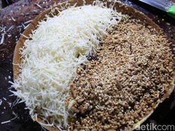 Martabak Flamboyan: Legit Empuk Martabak Manis Klasik yang Selalu Ngangeni