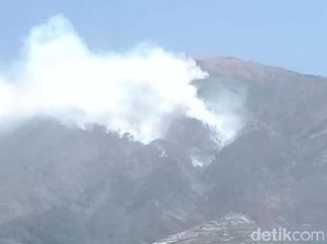 Kebakaran Melanda Lereng Gunung Merbabu, Pendaki Dijemput Turun