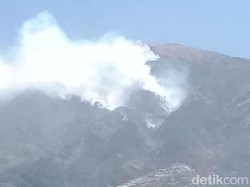 Kebakaran Melanda Lereng Gunung Merbabu, Pendaki Dijemput Turun