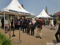 Jelang Pemakaman BJ Habibie, Warga Mulai Berdatangan ke TMP Kalibata