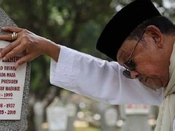 Pesan Terakhir Habibie dan Selendang Ainun yang Dipakai hingga Akhir Hayat