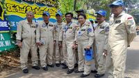 Karyawan PT DI Takziah ke Rumah Duka BJ Habibie