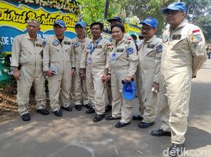 Karyawan PT DI Takziah ke Rumah Duka BJ Habibie Karyawan PT DI Takziah ke Rumah Duka BJ Habibie