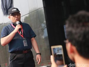 Novel Baswedan Temui Massa Aksi Tolak Revisi UU KPK